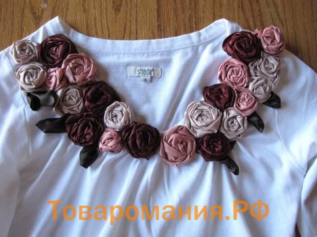 Декорирование футболки объемными розами из ткани