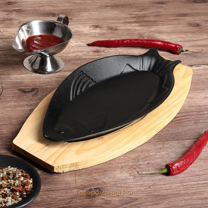 Сковорода чугунная на деревянной подставке «Рыбка», 30×13×3 см, цвет чёрный
