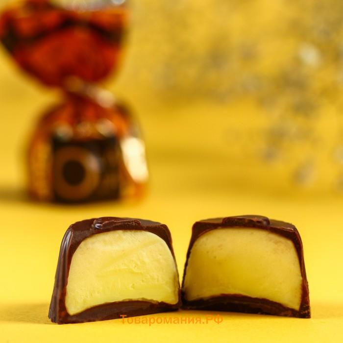 Подарочный набор «8 марта»: чай черный: тропические фрукты, 50 г., конфеты с ореховой начинкой 100 г.